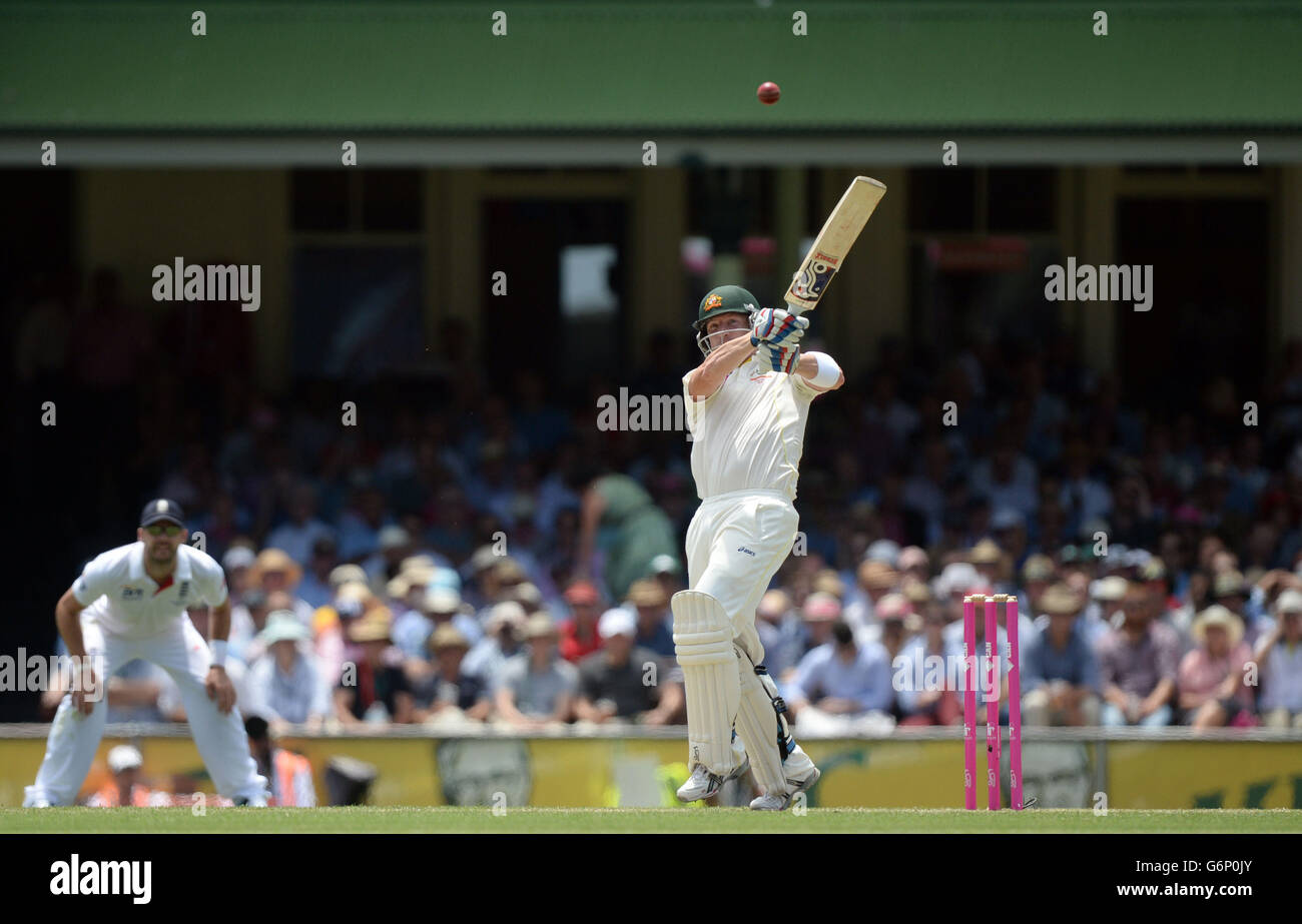 Il brad Haddin australiano ha un confine durante il primo giorno del quinto test al Sydney Cricket Ground, Australia. Foto Stock