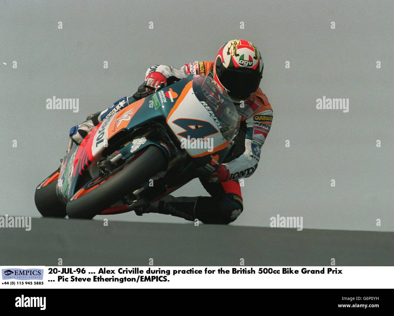20-LUG-96. Alex Criville durante le prove libere per il Gran Premio di Bike della 500cc britannica Foto Stock