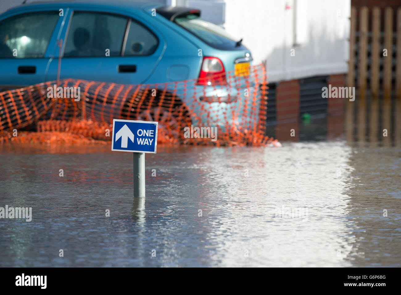 Alluvione a Iford Bridge Home Park vicino a Christchurch, Dorset, dove l'Agenzia per l'ambiente ha emesso un grave avvertimento di alluvione che significa "c'è un rischio significativo per la vita". Foto Stock