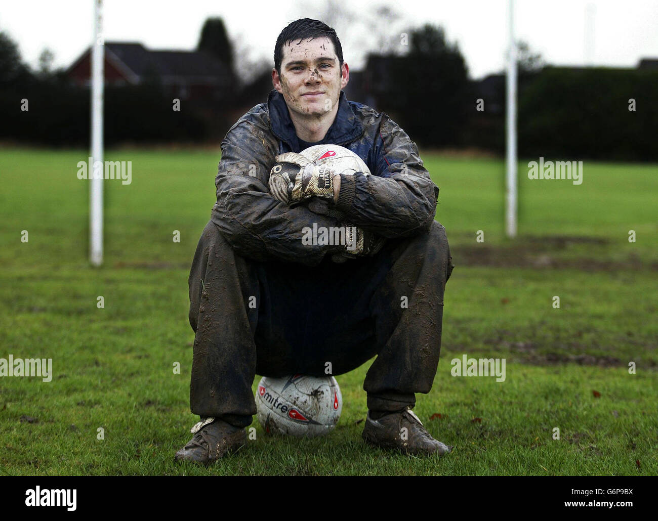 Il portiere di Telford United Chris MacKenzie dopo l'allenamento, prima del quarto round di fa Cup della Nationwide Conference Side con Millwall al Bucks Head Ground di Telford il sabato. NESSUN UTILIZZO NON UFFICIALE DEL SITO WEB DEL CLUB. Foto Stock