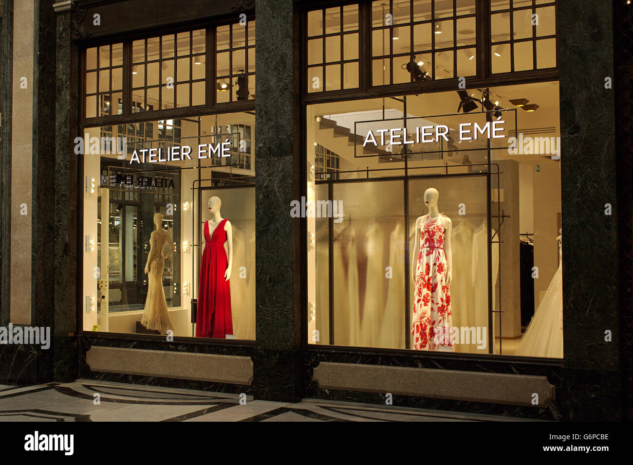 Atelier Emé donne alto lusso shopping moda windows a Torino fashion avenue, Galleria San Federico Foto Stock