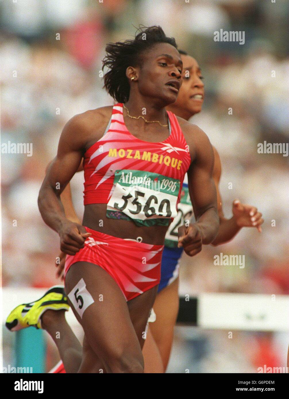 I Giochi olimpici di Atlanta ... Atletica leggera, Donne 800m riscalda Foto  stock - Alamy