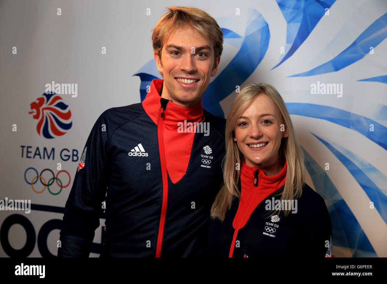 I membri della GB Winter Olympic Team, i pattinatori di figure Nicholas Buckland e il suo partner Penny Coomes, durante la sessione di kitting del Team GB presso l'adidas Center di Stockport Foto Stock