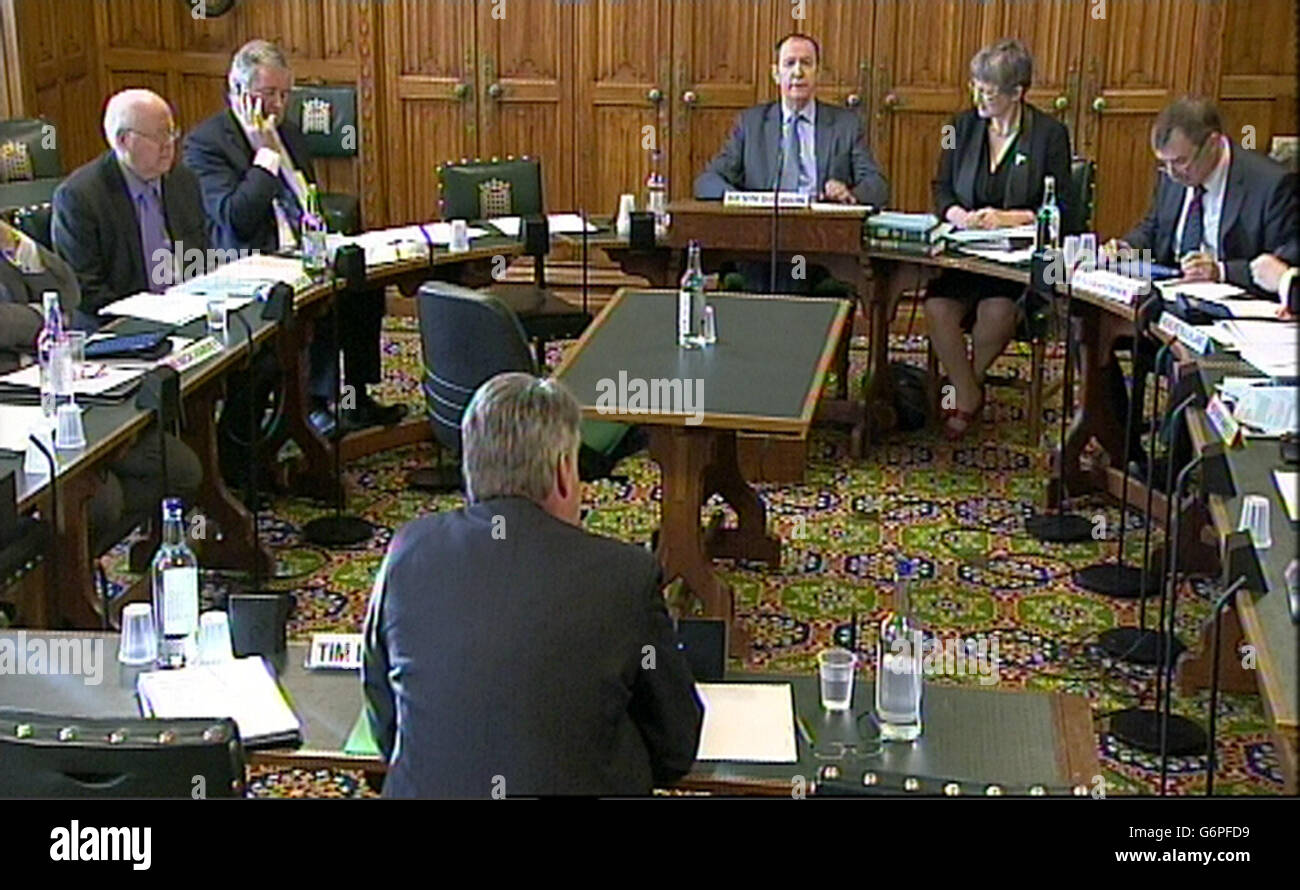 Il conservatore Tim Loughton fornisce prove al comitato dei privilegi della Camera dei Comuni di Londra. Foto Stock