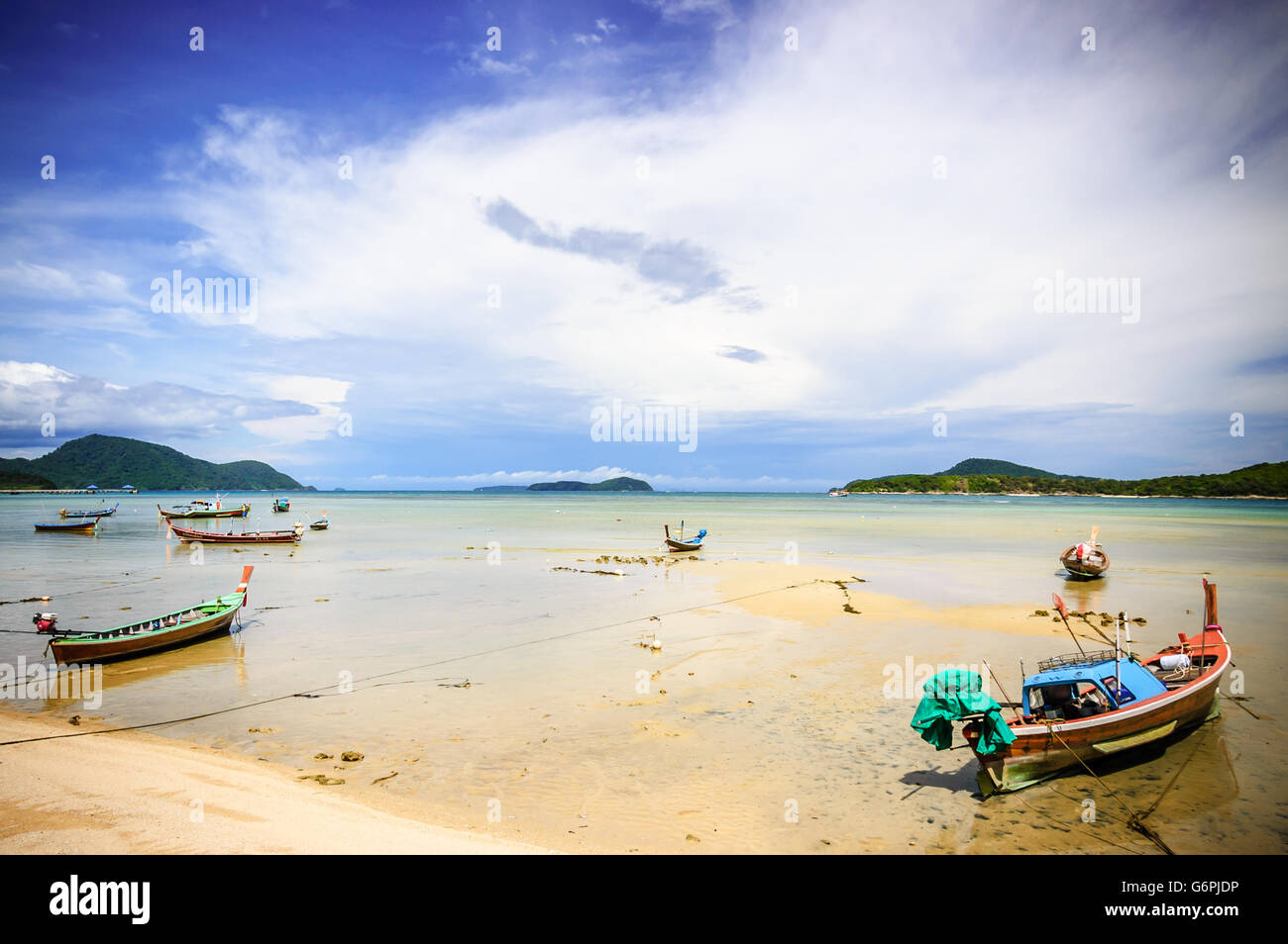 Coda lunga imbarcazioni a Rawai Beach a Phuket Thailandia meridionale Foto Stock