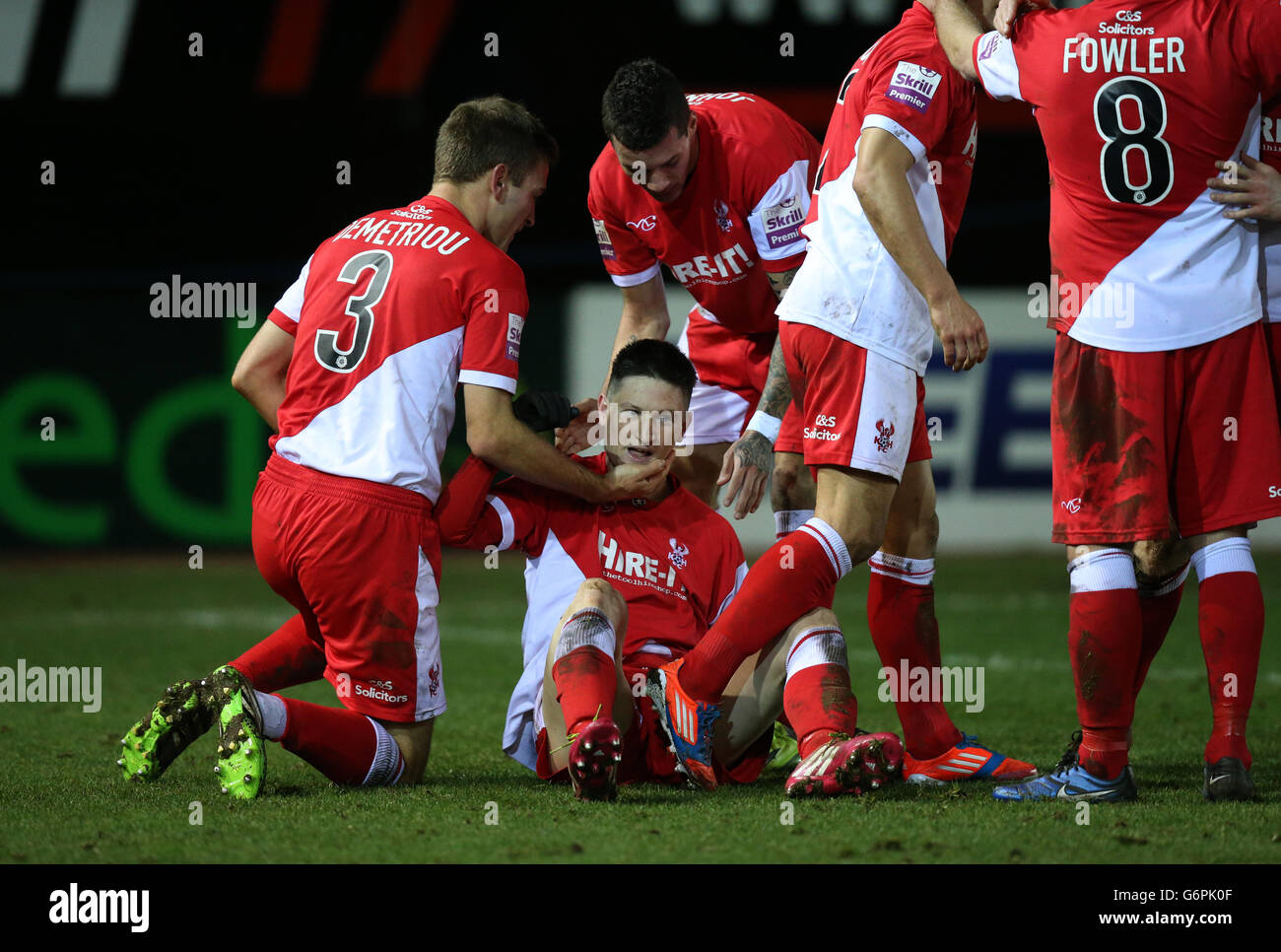 Joe Lolley di Kidderminster Harriers festeggia il loro terzo obiettivo Foto Stock