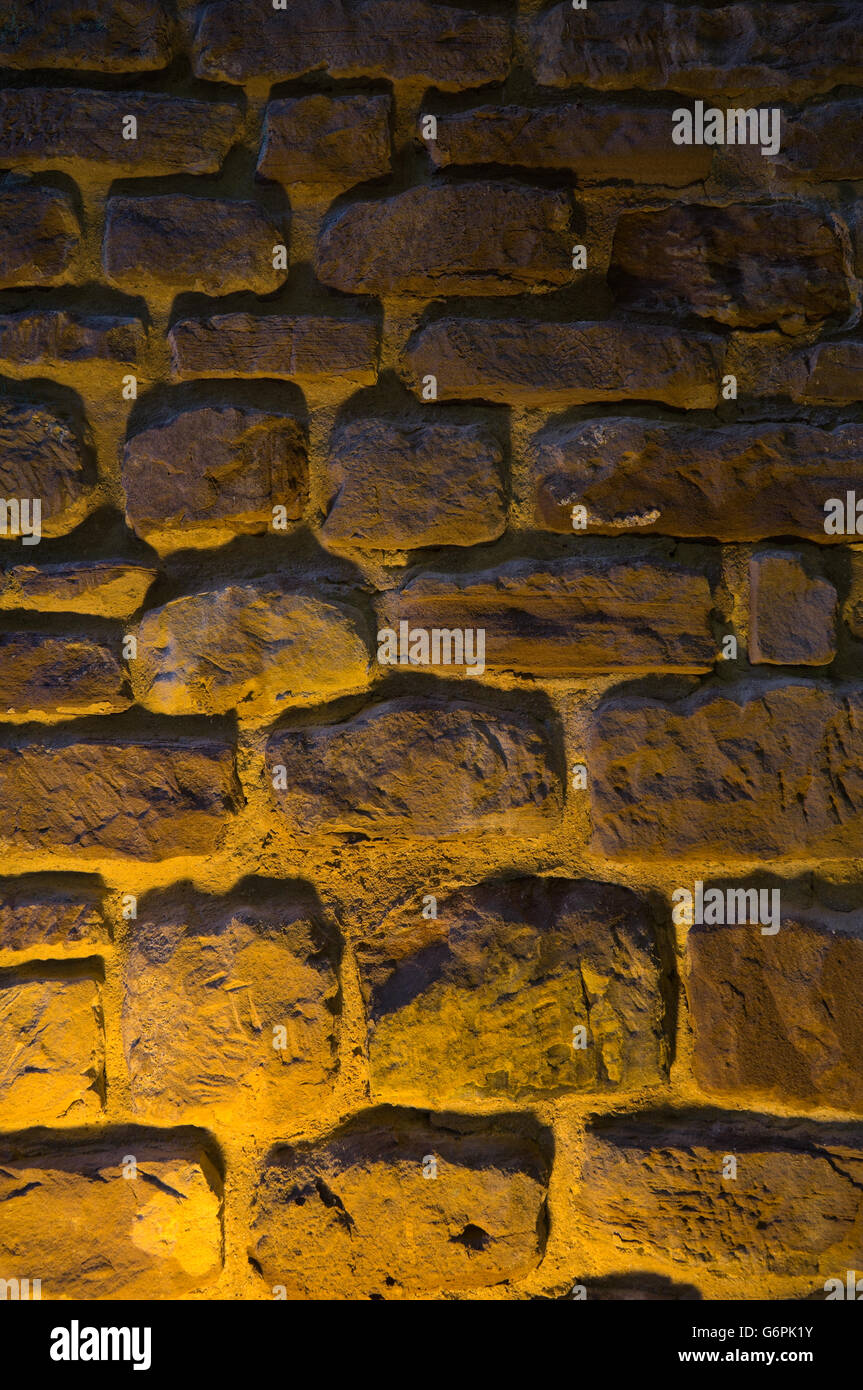 Dettaglio della parete del castello medievale di Silves, in Algarve, Portogallo. gli sfondi e le texture Foto Stock