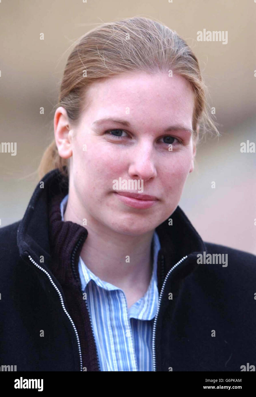 Rachel Smith, di Marlborough, Wiltshire, l'attuale fidanzata di Glyn Razzell, che fu incarcerata per aver ucciso la moglie estraniata, dopo essere scomparsa durante il suo viaggio di lavoro allo Swindon College di Wiltshire nel marzo 2002. La sig.ra Smith, ha rivelato, sta offrendo una ricompensa per il 5,000 a chiunque possa dimostrare che la sig.ra Razzell è ancora viva. Il signor Razzell, che nega di aver ucciso la madre di 41 anni, è stato giudicato colpevole da una giuria presso il tribunale della Corona di Bristol in novembre, ma il corpo della signora Razzell non è mai stato trovato. Rachel Smith, non ha mai messo in discussione la sua innocenza e ora sta offrendo la ricompensa a chiunque possa dimostrarla Foto Stock