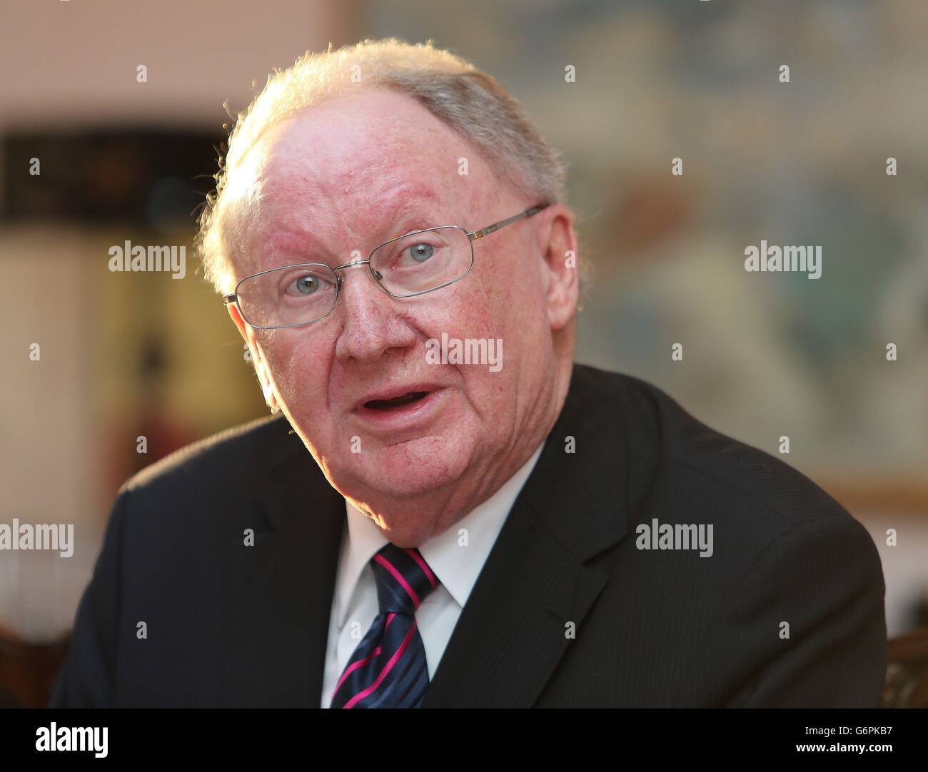 Paul Carty, presidente della commissione dell'NPRF, annuncia un nuovo fondo di investimento tecnologico sostenuto dall'NPRF e dalla China Investment Corporation (CIC) presso il Treasury Building di Dublino. Foto Stock