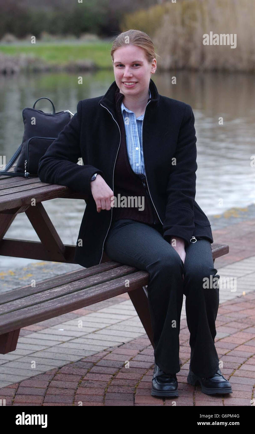 Rachel Smith, di Marlborough, Wiltshire, l'attuale fidanzata di Glyn Razzell, che fu incarcerata per aver ucciso la moglie estraniata, dopo essere scomparsa durante il suo viaggio di lavoro allo Swindon College di Wiltshire nel marzo 2002. La sig.ra Smith, ha rivelato, sta offrendo una ricompensa per il 5,000 a chiunque possa dimostrare che la sig.ra Razzell è ancora viva. Il signor Razzell, che nega di aver ucciso la madre di 41 anni, è stato giudicato colpevole da una giuria presso il tribunale della Corona di Bristol in novembre, ma il corpo della signora Razzell non è mai stato trovato. Rachel Smith, non ha mai messo in discussione la sua innocenza e ora sta offrendo la ricompensa a chiunque possa dimostrarla Foto Stock