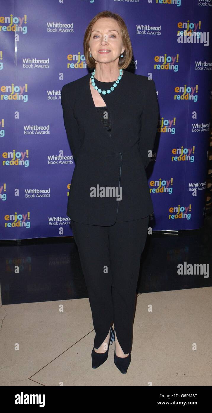 Anna Ford arriva al Whitbread Book of the Year Awards 2003 presso la Birreria nella zona est di Londra. Foto Stock