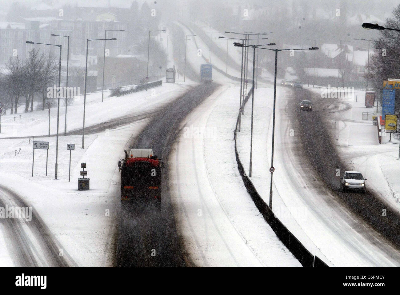 Blizzards finalmente colpì il nord-est, come pollici di neve cadono a Gateshead. I previsori hanno previsto che ci sarebbero altre cadute, spostandosi verso sud durante il giorno. Foto Stock