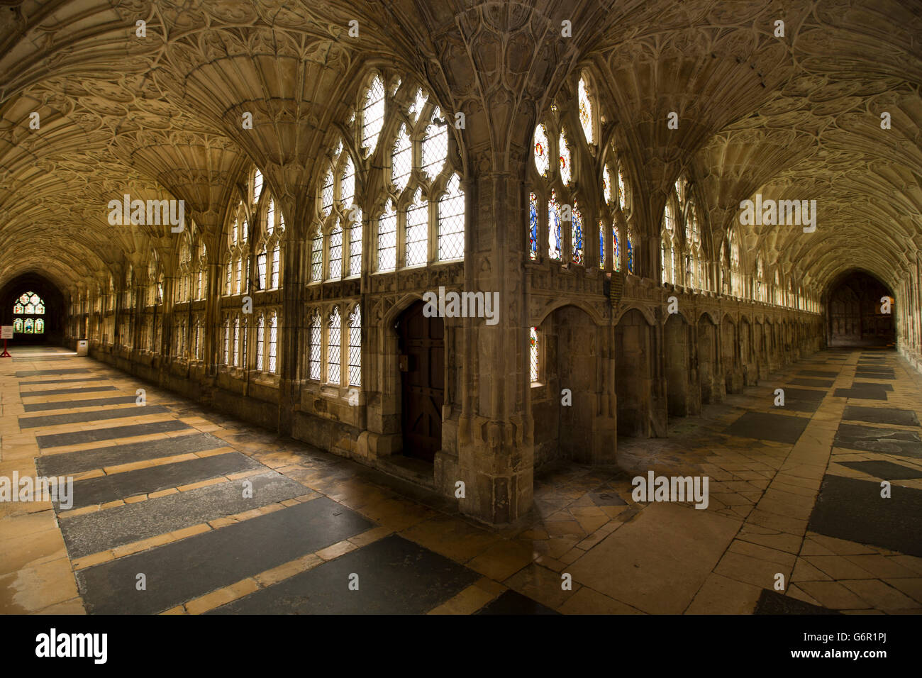 Regno Unito, Gloucestershire, Gloucester, Cattedrale, i chiostri, la Gran Bretagna è la ventola più antico soffitto a volta Foto Stock
