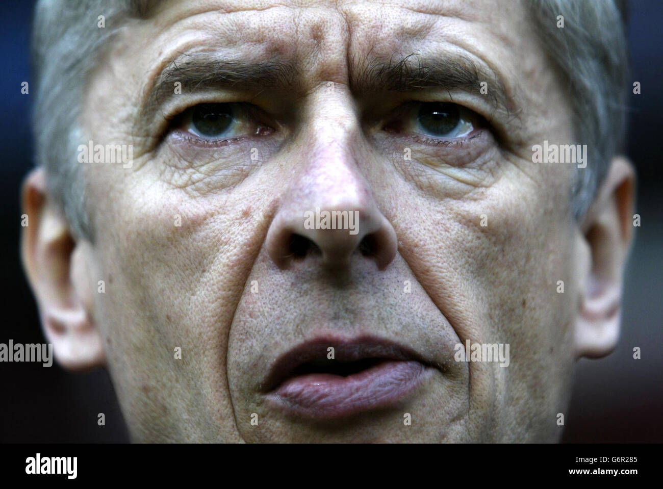 Arsenal manager Arsene Wenger prima che Arsenal's 2-0 vincere su Aston Villa nella loro fa Barclaycard Premiership match a Villa Park, Birmingham. Foto Stock