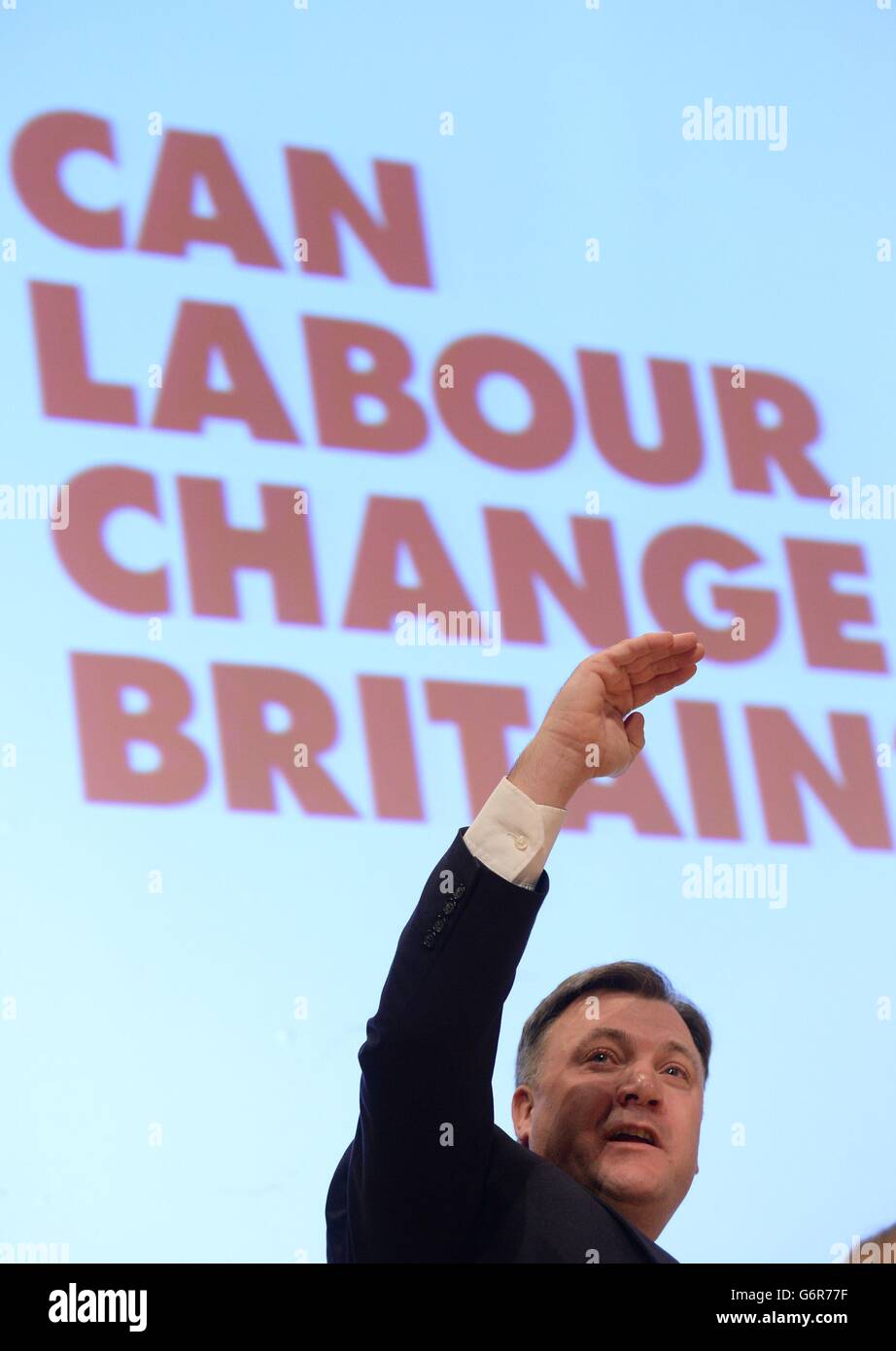 Shadow Chancellor ed Balls parla alla conferenza annuale della Fabian Society presso l'Institute of Education, Londra. Foto Stock