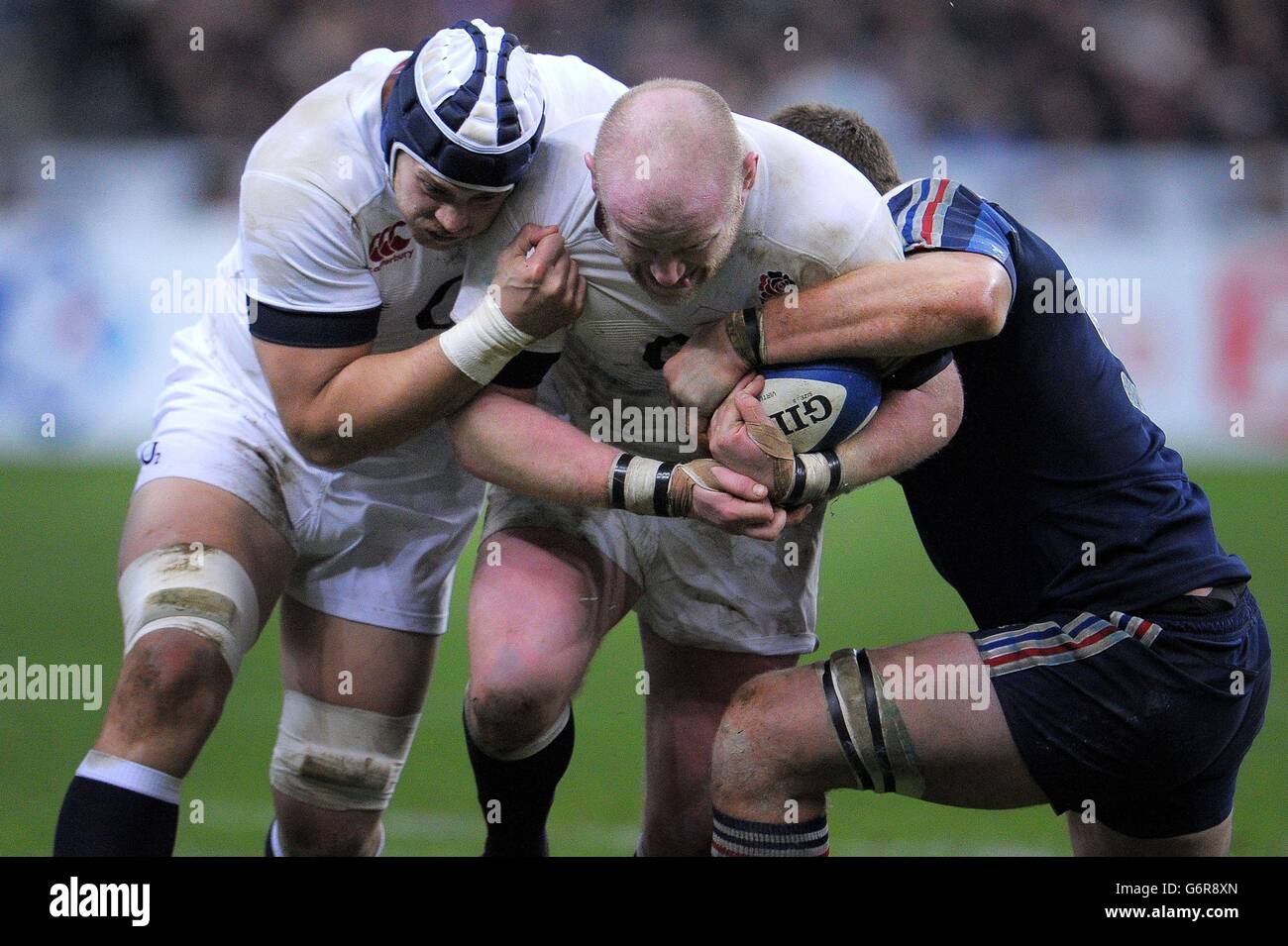 Luther Burrell (a sinistra) e Dan Cole in Inghilterra durante la partita RBS 6 Nations allo Stade de France, Parigi, Francia. Foto Stock