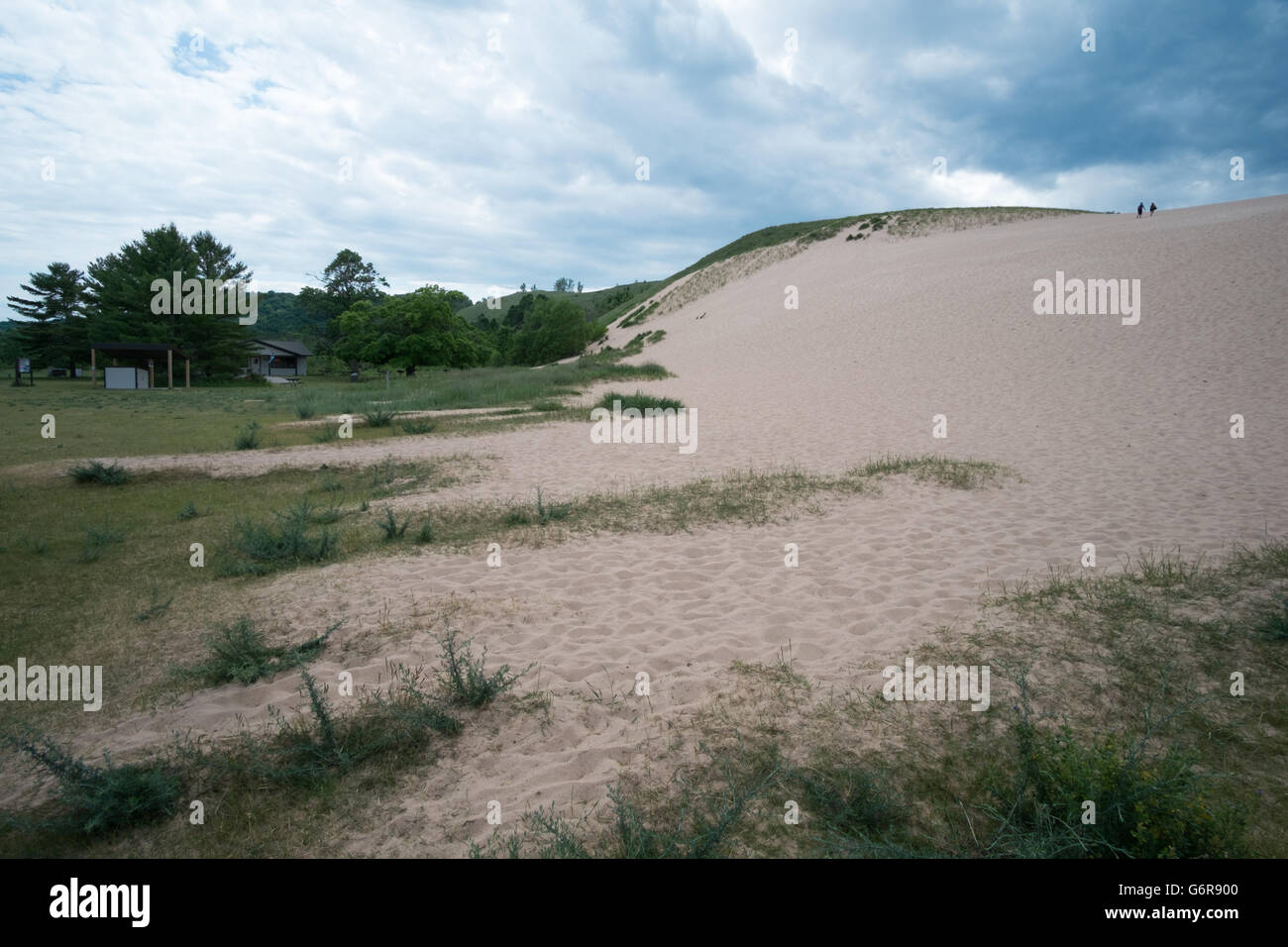 Dune salire e il centro visita di Sleeping Bear Dunes National Lakeshore vicino impero, Michigan. Foto Stock