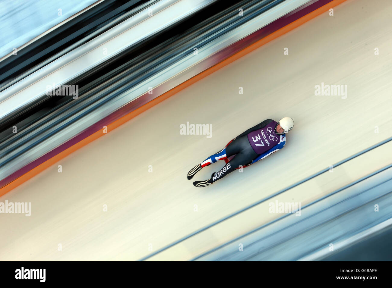 Toennes Stang Rolfsen in Norvegia durante la pratica di Single Luge per uomini al Sliding Center Sanki. Foto Stock