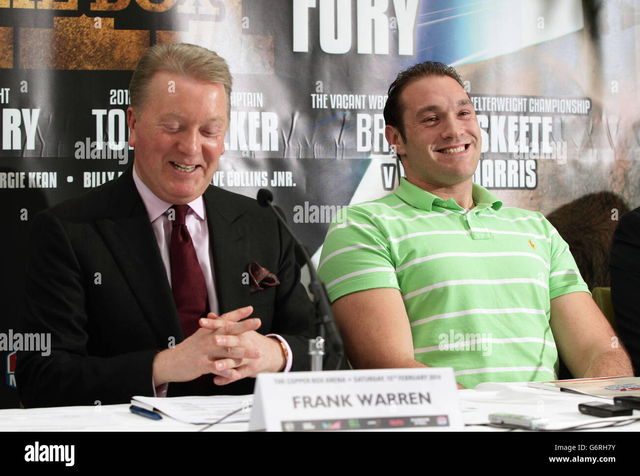 Il promotore Frank Warren (a sinistra) e Tyson Fury durante la conferenza stampa al Fredericks Restaurant di Londra. Foto Stock