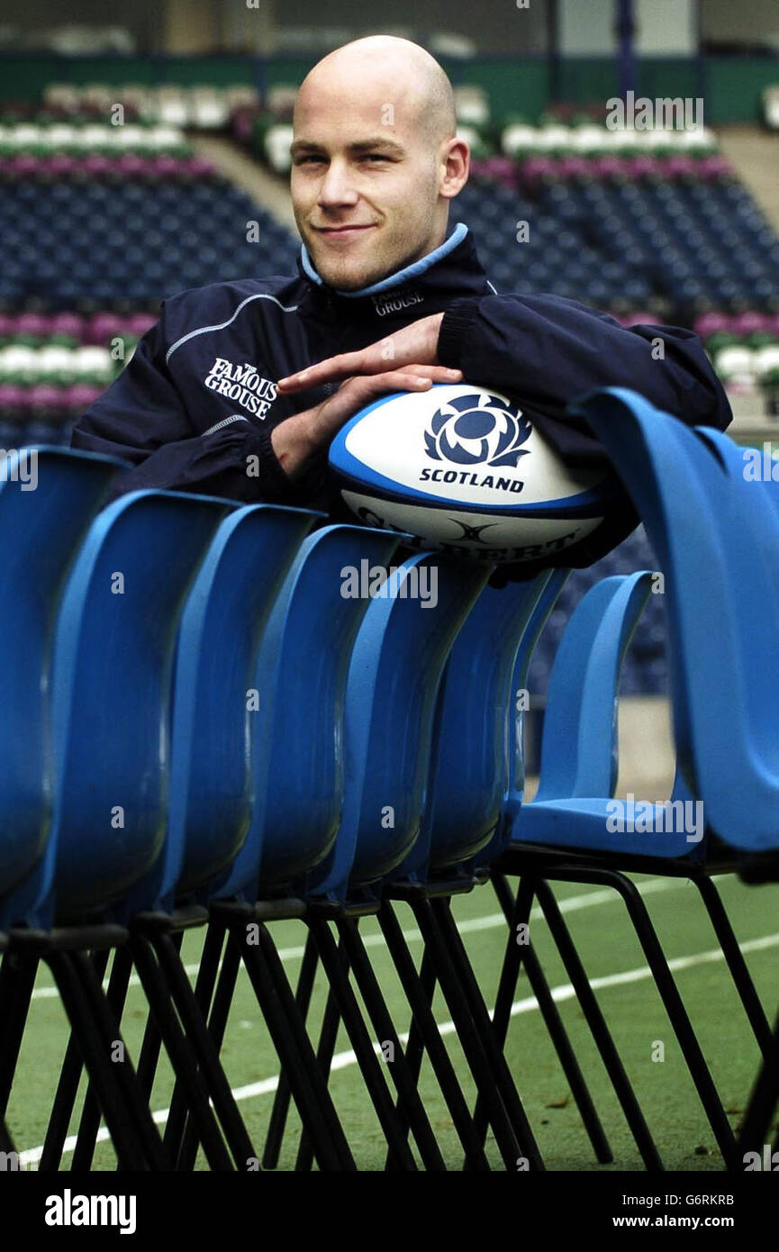Simon Webster di Edimburgo propone una foto prima della conferenza stampa del team di rugby scozzese al Murrayfield Radium di Edimburgo. Webster è stato nominato nella line-up di partenza per il gioco contro l'Inghilterra il Sabato nelle Nazioni RBS 6. Foto Stock