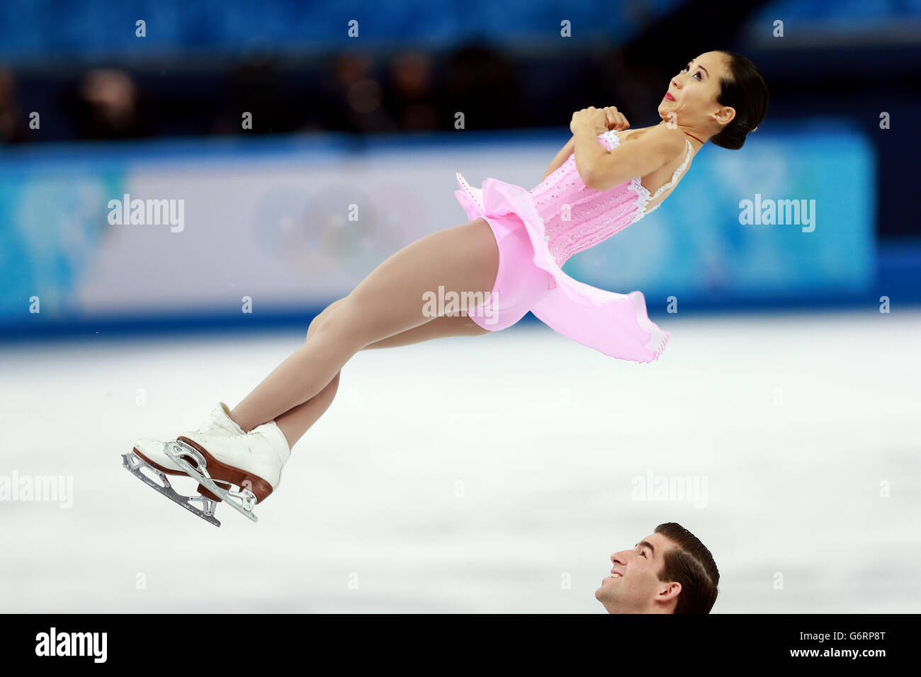 Gli USA Felicia Zhang e Nathan Bartholomay gareggiano durante il breve programma di pattinaggio a figure durante i Giochi Olimpici di Sochi del 2014 a Sochi, Russia. PREMERE ASSOCIAZIONE foto. Data immagine: Martedì 11 febbraio 2014. Guarda LE OLIMPIADI della storia della Pennsylvania. Il credito fotografico deve essere: David Davies/PA Wire. RESTRIZIONI: Solo per i servizi di notizie. Solo a scopo editoriale. Nessuna emulazione video. Foto Stock