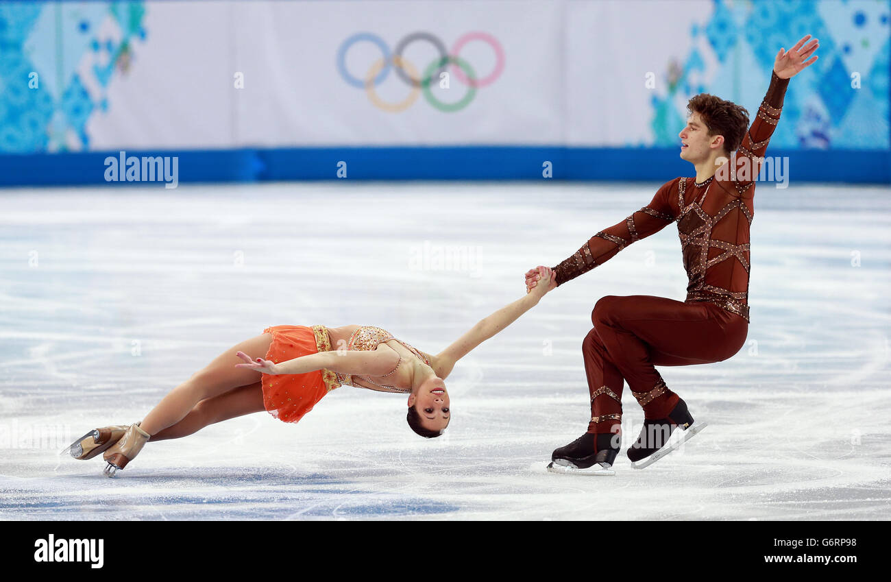 In Italia Nicole della Monica e Matteo Guarise gareggiano durante il breve programma di pattinaggio a coppie in occasione dei Giochi Olimpici di Sochi del 2014, in Russia. PREMERE ASSOCIAZIONE foto. Data immagine: Martedì 11 febbraio 2014. Guarda LE OLIMPIADI della storia della Pennsylvania. Il credito fotografico deve essere: David Davies/PA Wire. RESTRIZIONI: Solo per i servizi di notizie. Solo a scopo editoriale. Nessuna emulazione video. Foto Stock