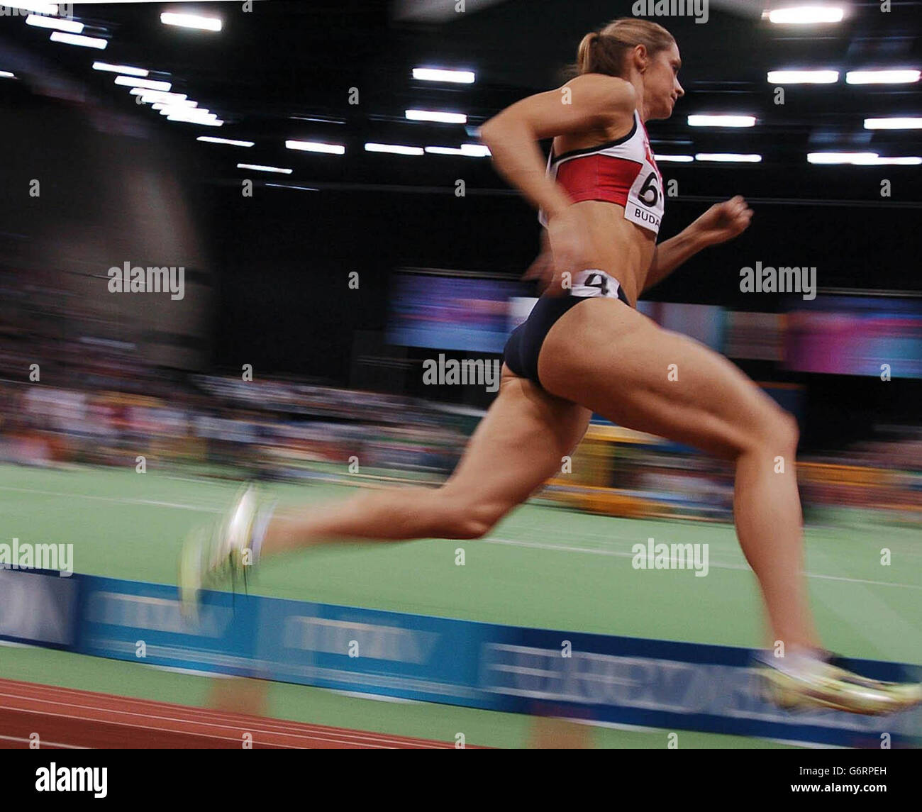 Catherine Murphy of Great Britain si svolge nella semifinale dell'evento Women's 400m al Campionato Mondiale di Atletica Indoor a Budapest, Ungheria. Foto Stock