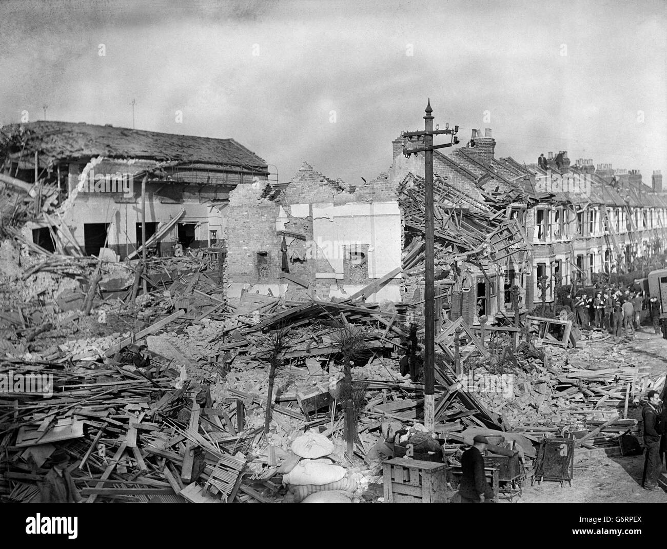 La Seconda Guerra Mondiale - Il blitz - Tedesco bombardamenti distrugge le case - Londra - 1940 Foto Stock