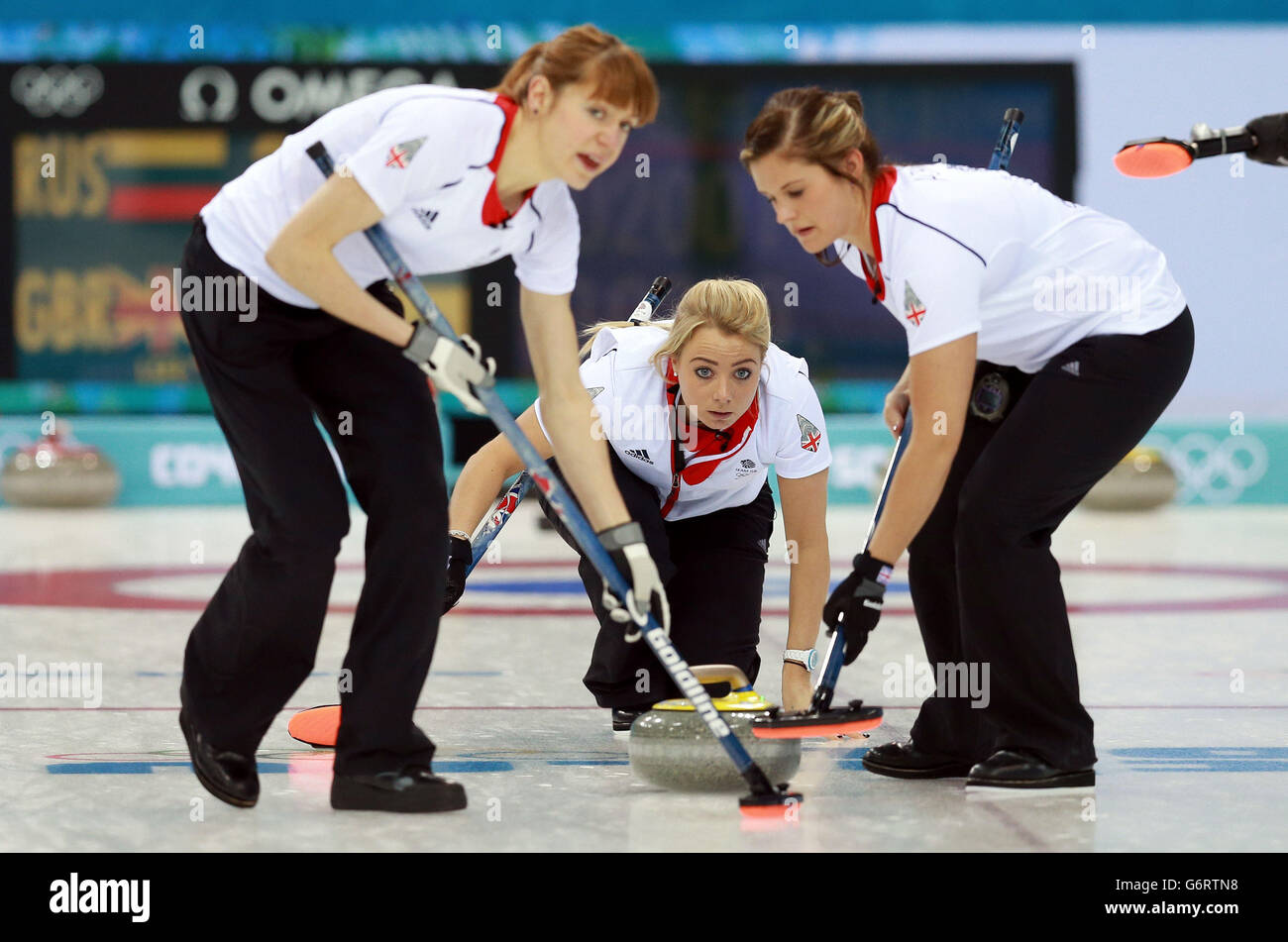 La Gran Bretagna Anna Sloan compete nella curling femminile durante i Giochi Olimpici Sochi del 2014 a Sochi, Russia. Foto Stock