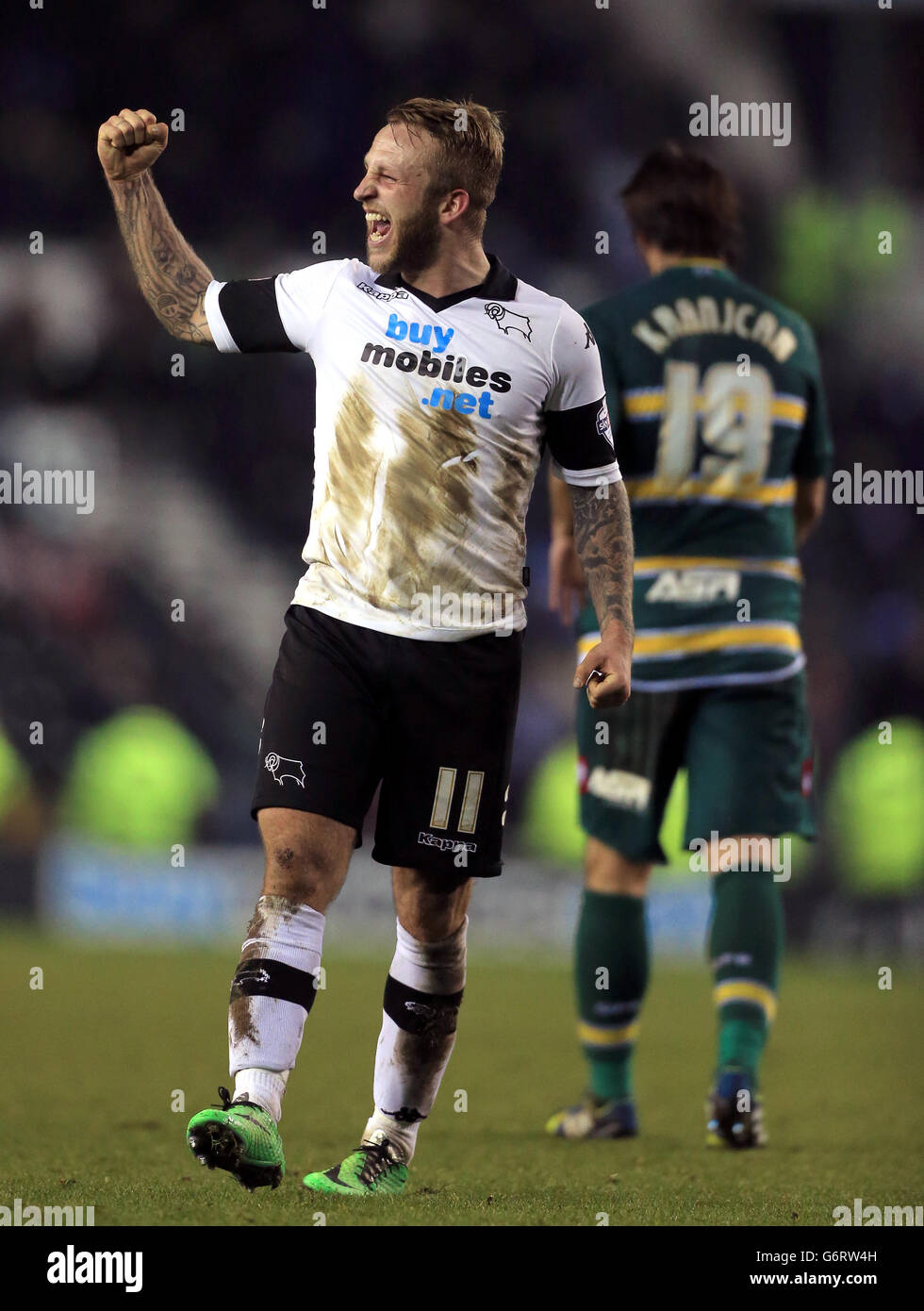 Johnny Russell della contea di Derby celebra la vittoria del 1.0 sui Queens Park Rangers Foto Stock
