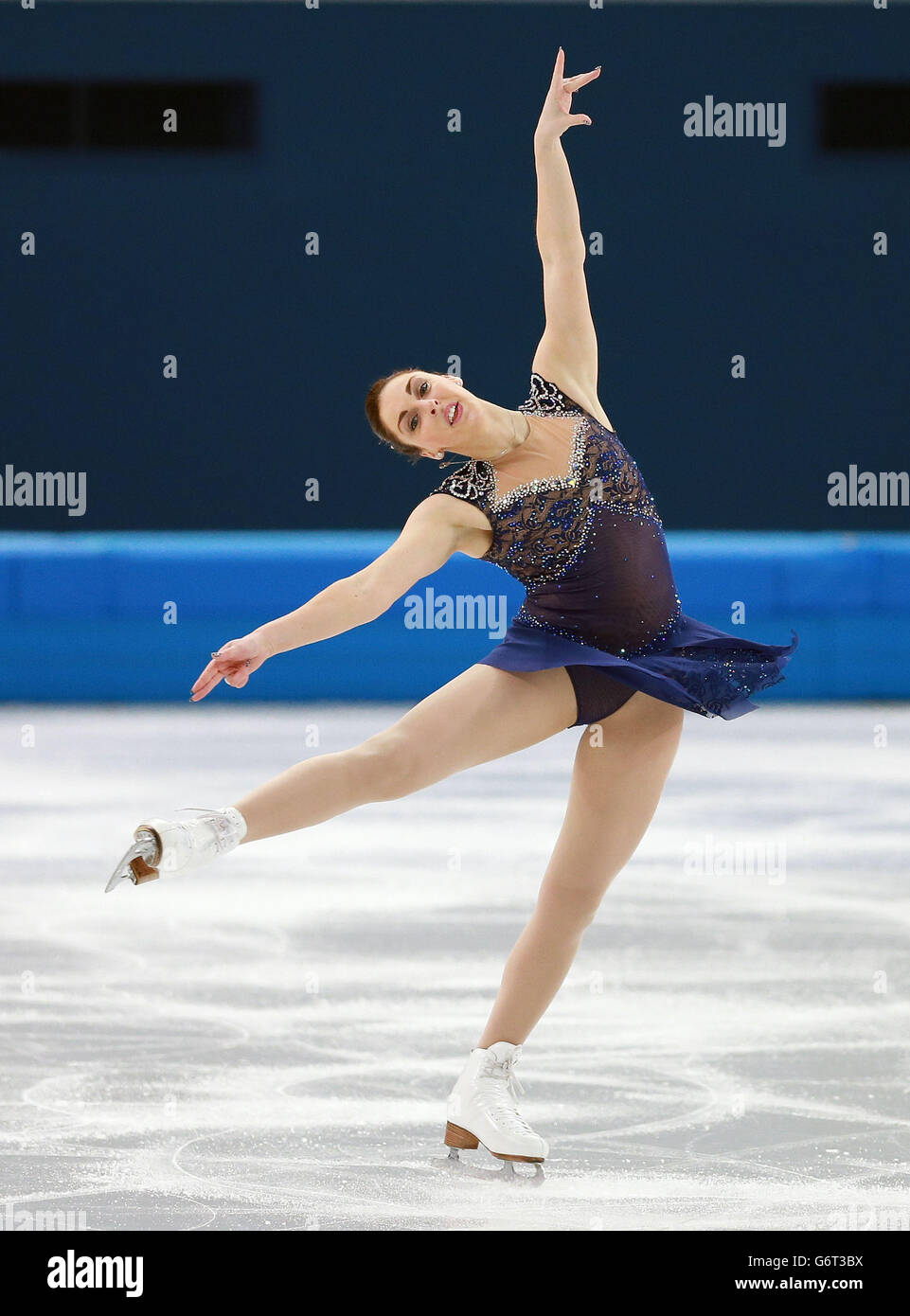 La Gran Bretagna Jenna McCorkell compete nel Team Ladies Short Program durante i Giochi Olimpici Sochi 2014 a Sochi, Russia. Foto Stock