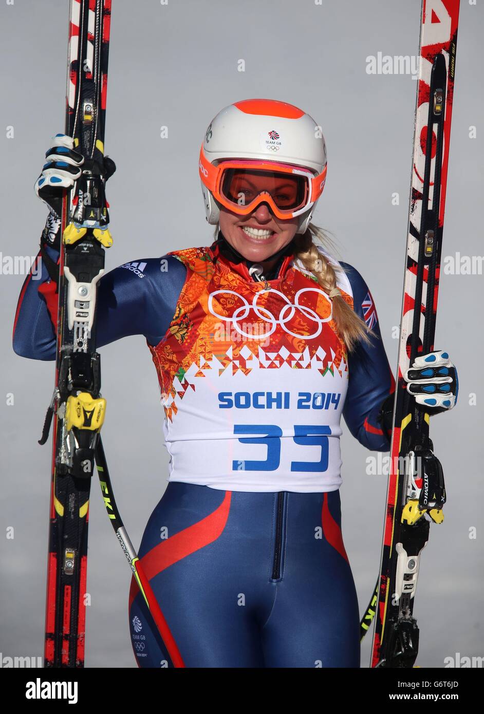 La Gran Bretagna Chemmy Alcott dopo aver completato la sua corsa nel Ladies' Downhill al Rosa Khutor Alpine Center durante i Giochi Olimpici di Sochi 2014 a Krasnaya Polyana, Russia. Foto Stock