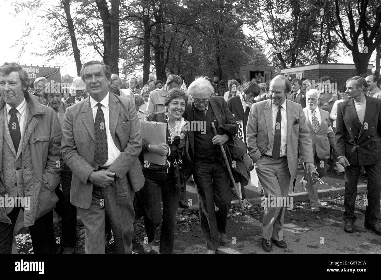 Il vice leader del lavoro, Denis Healey, ha partecipato alla marcia del Partito laburista di ieri e si è radunato contro la disoccupazione, dove ha accusato i sostenitori di Tony Benn di aver organizzato una campagna di sbarramento contro di lui. Da allora ha ritirato le sue osservazioni nominando un sostenitore leader del Benn, Jon Lansman, che ha orchestrato la baracche a Birmingham e anche a un raduno di Cardiff alcuni mesi fa. Foto Stock