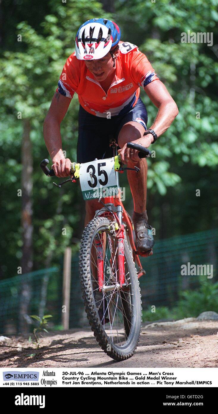 Atlanta Giochi Olimpici ... Mountain Bike da sci di fondo - uomo. Vincitore della medaglia d'oro Bart Jan Brentjens, Paesi Bassi in azione Foto Stock