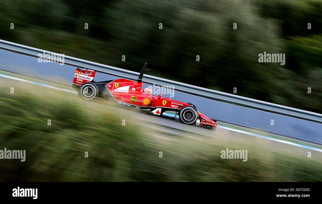 Il pilota Ferrari Kimi Raikkonen, durante i test di Formula uno 2014 al circuito de Jerez, Jerez, Spagna. Foto Stock