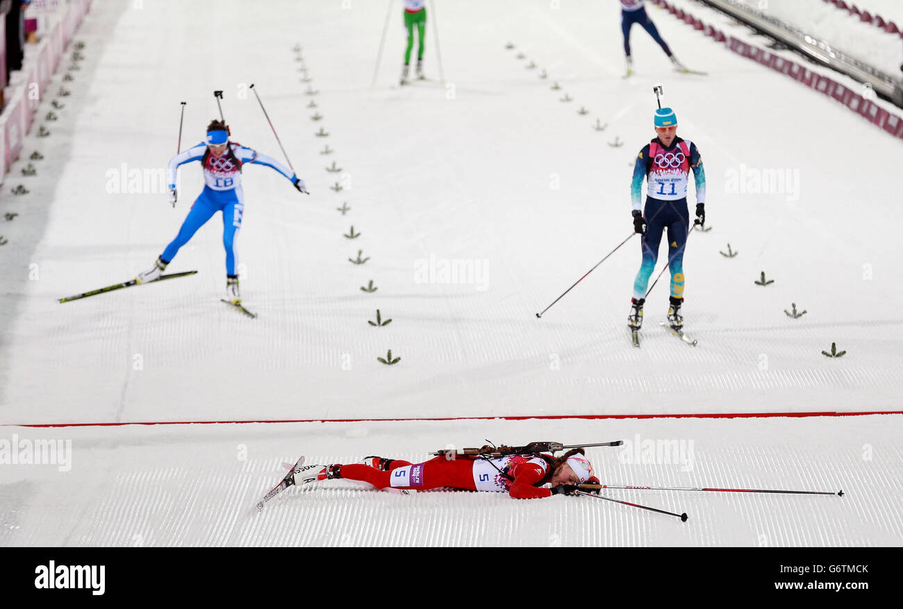 Giochi olimpici invernali di Sochi - giorno 10. Selina Gasparin in Svizzera si trova sfinito dopo il Biathlon di partenza della Messa delle Donne di 12,5 km Foto Stock