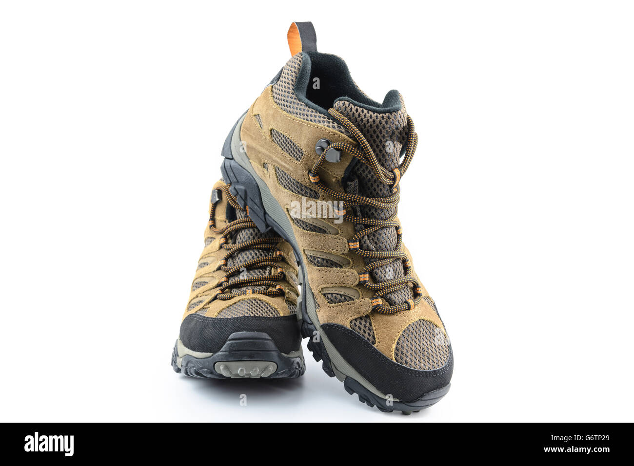 Brown scarpe da escursionismo, design classico isolato su sfondo bianco Foto Stock