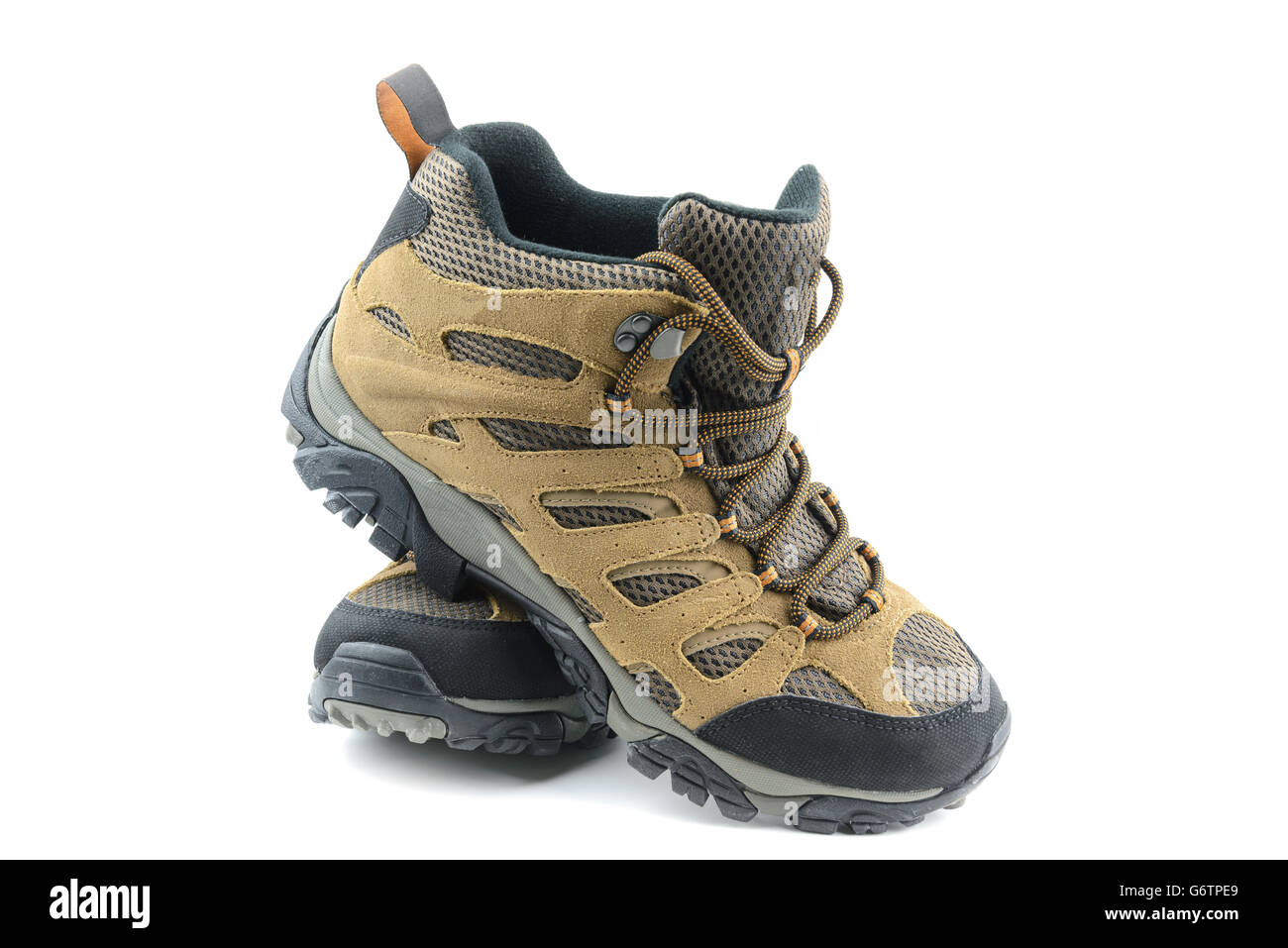 Brown scarpe da escursionismo, design classico isolato su sfondo bianco Foto Stock