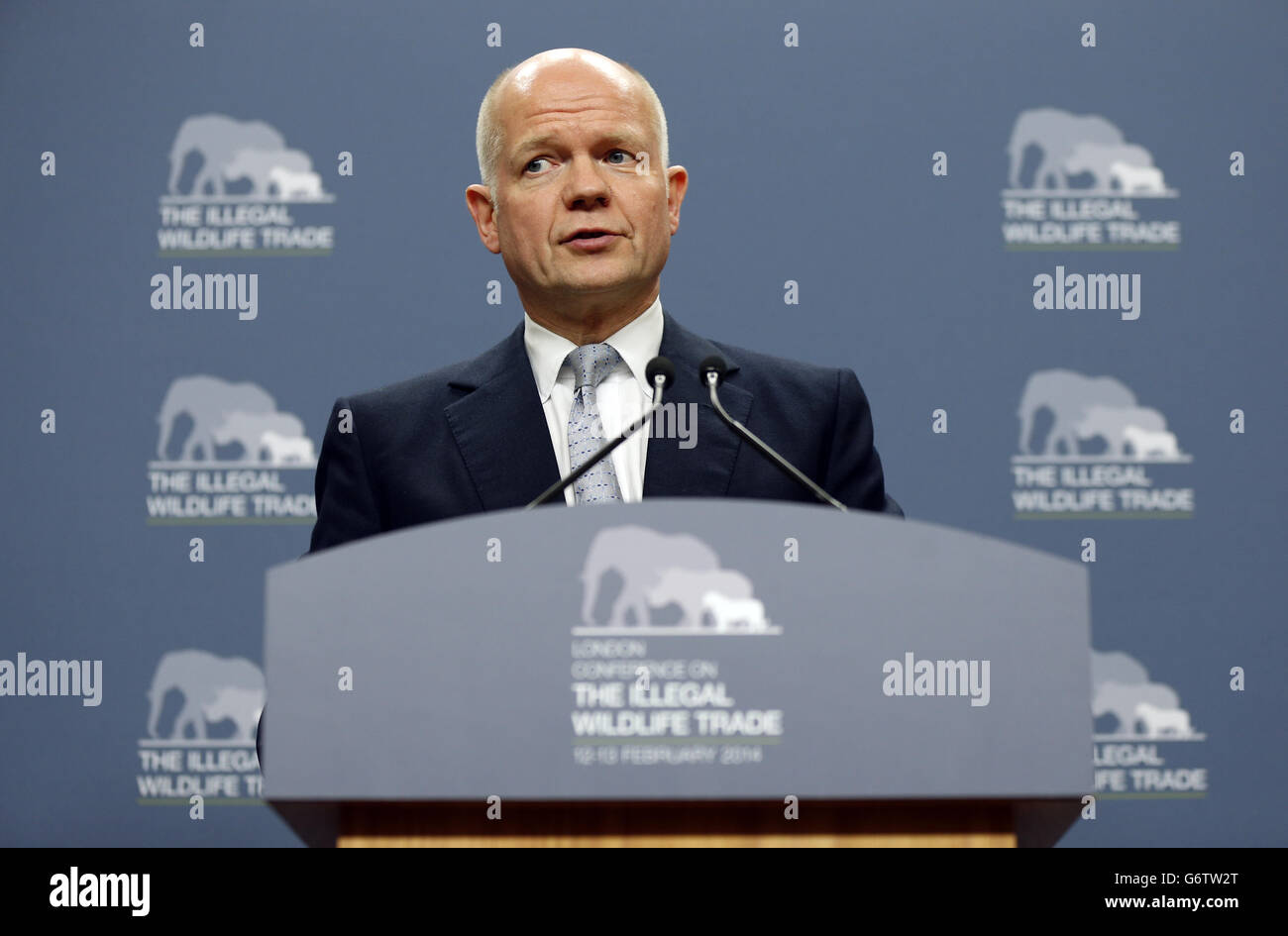 Il Segretario agli Esteri William Hague si rivolge alla stampa presso il Foreign and Commonwealth Office di Londra, in seguito alla illegale Wildlife Trade Conference. Foto Stock