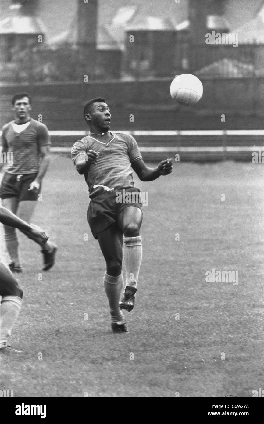 Calcio - 1966 della Coppa del Mondo FIFA - Brasile Formazione - Pele - Kilmarnock, in Scozia Foto Stock