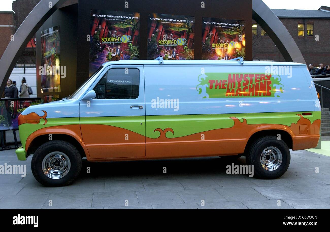 Il furgone Mystery Machine durante la prima inglese di Scooby Doo 2 : Monsters Unleashed al Vue Cinema di Islington, a nord di Londra. Foto Stock