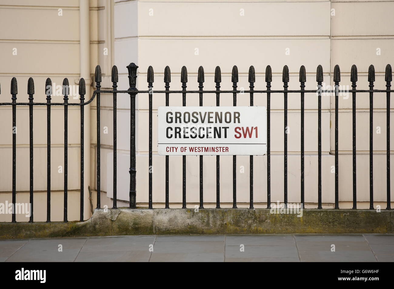 Vista di Grosvenor Crescent, Londra, SW1, una delle strade più costose della Gran Bretagna. Foto Stock