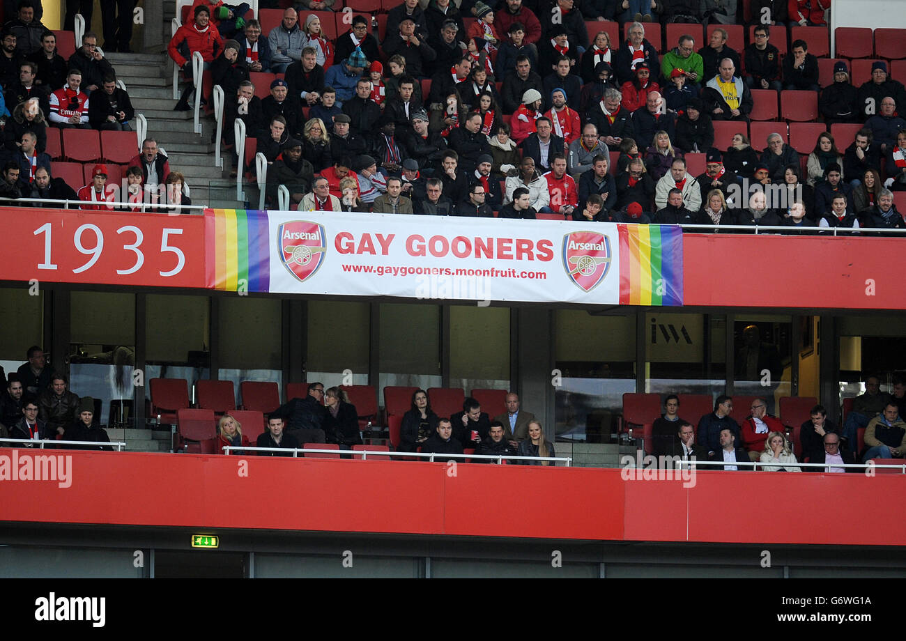 Calcio - Barclays Premier League - Arsenal / Sunderland - Emirates Stadium. Una bandiera 'Gay Gooners' all'Emirates Stadium Foto Stock