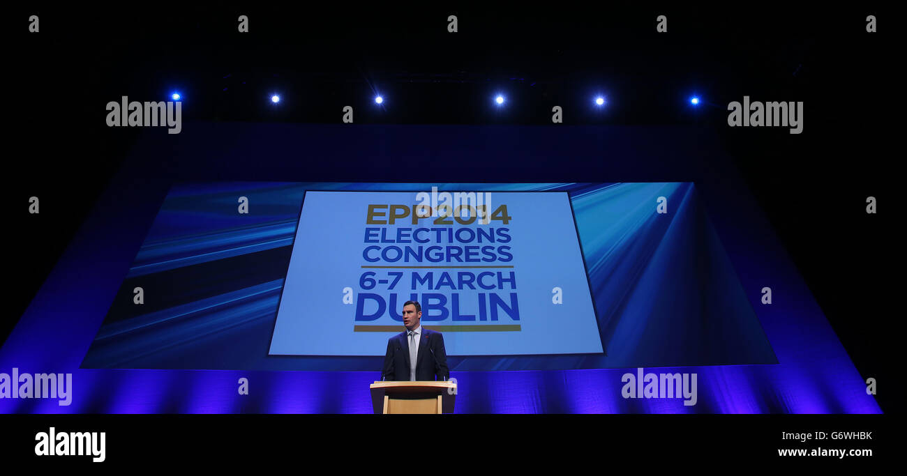Vitali Klitschko parla ai media al Congresso del Partito popolare europeo nel Centro Congressi di Dublino. PREMERE ASSOCIAZIONE foto. Data immagine: Giovedì 6 marzo 2014. Vedi PA storia POLITICA Ucraina. Il credito fotografico deve essere: Niall Carson/PA Wire Foto Stock