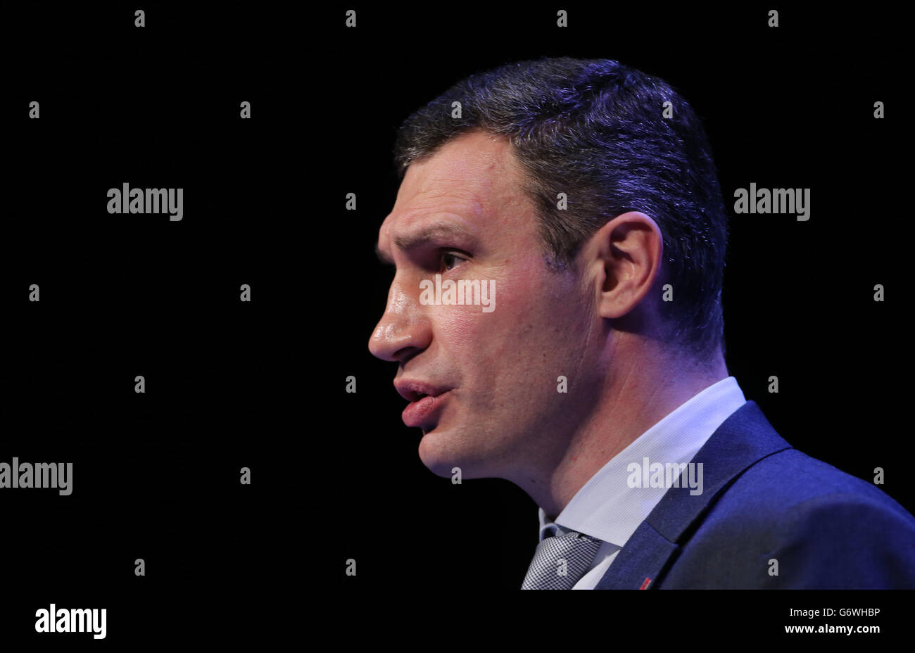 Vitali Klitschko parla ai media al Congresso del Partito popolare europeo nel Centro Congressi di Dublino. PREMERE ASSOCIAZIONE foto. Data immagine: Giovedì 6 marzo 2014. Vedi PA storia POLITICA Ucraina. Il credito fotografico deve essere: Niall Carson/PA Wire Foto Stock