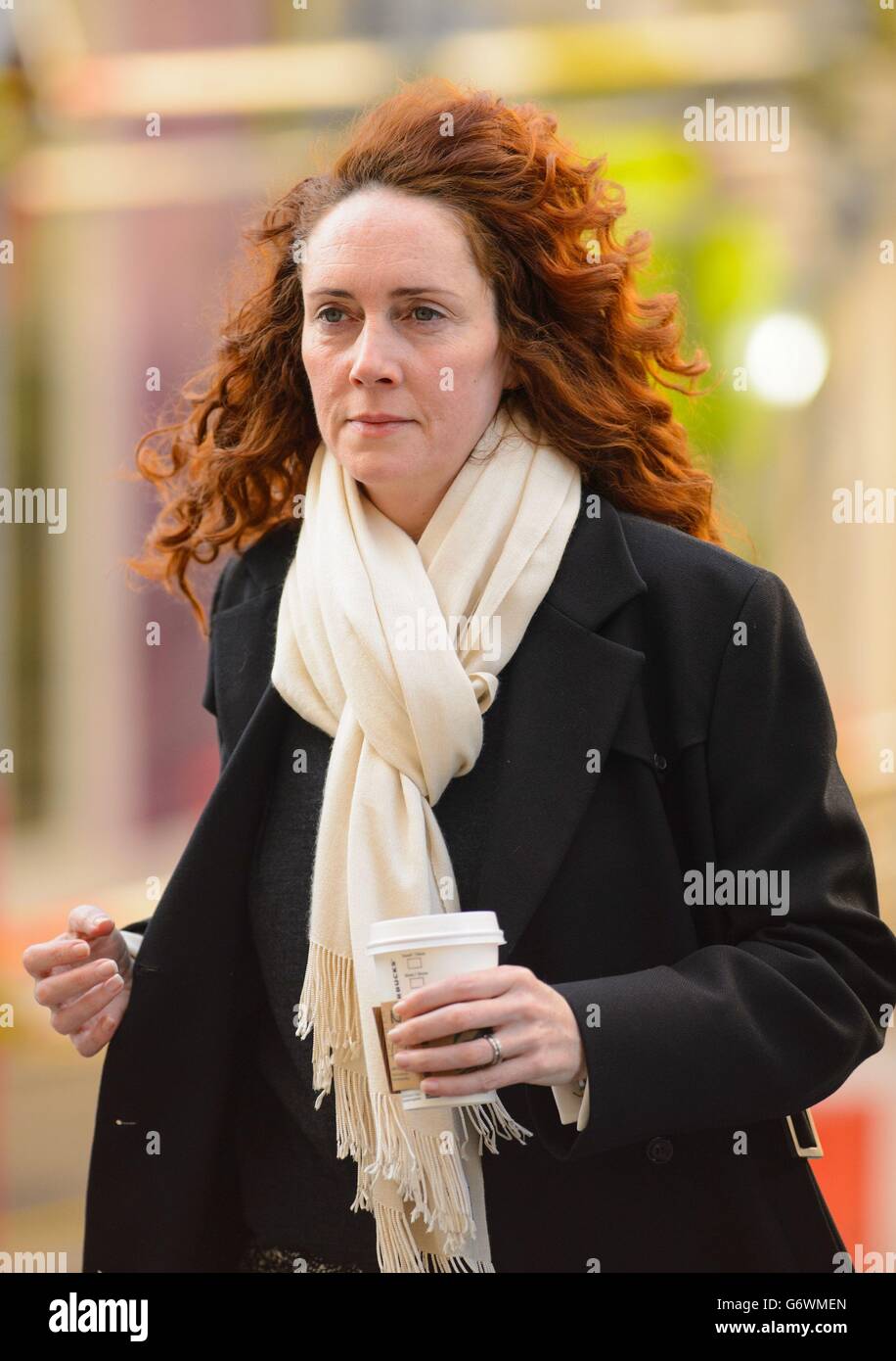 Ex News International Chief Executive Rebecca Brooks che arrivano al vecchio Bailey, nel centro di Londra. Foto Stock