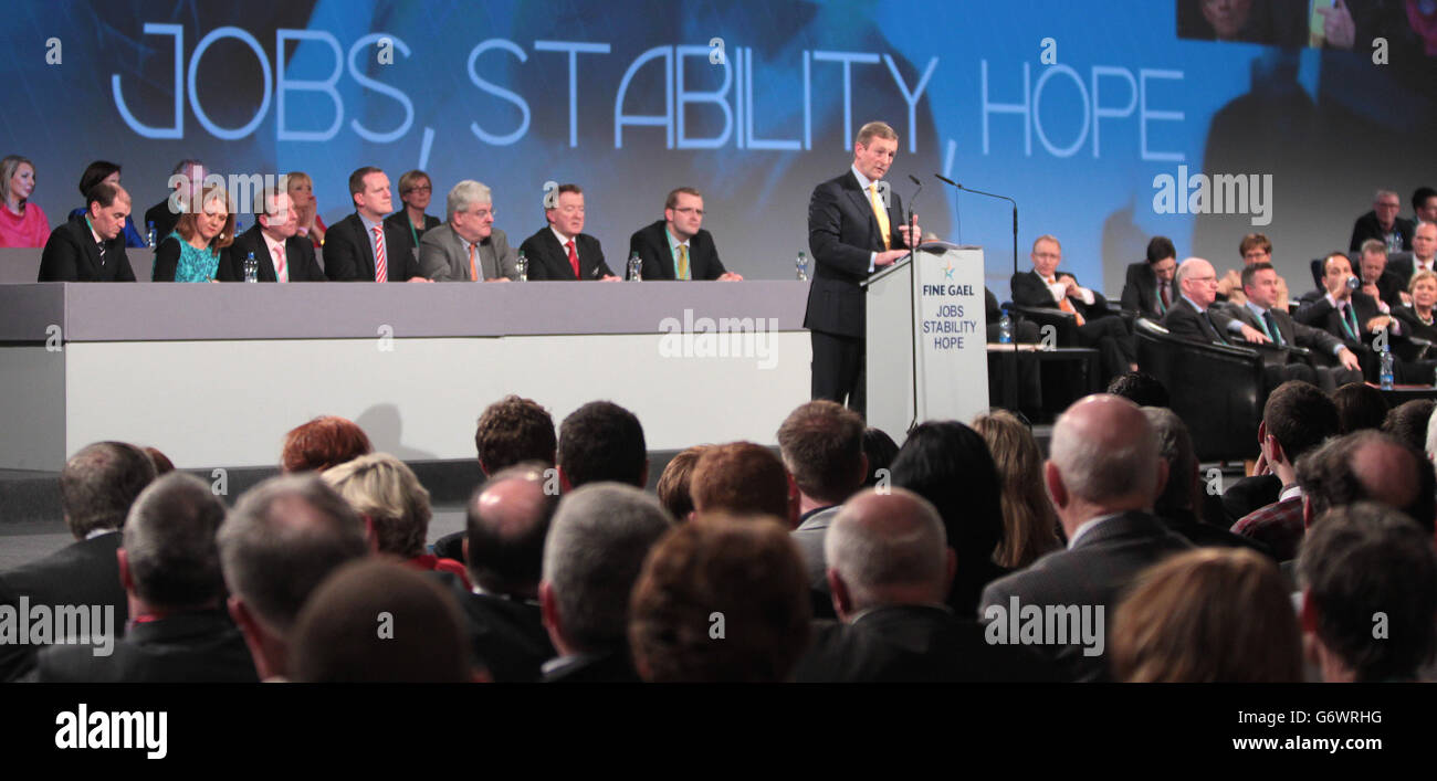 Taoiseach Enda Kenny parla al fine Gael ard fheis al RDS di Dublino. PREMERE ASSOCIAZIONE foto. Data immagine: Venerdì 28 febbraio 2014. Il credito fotografico deve essere: Niall Carson/PA Wire Foto Stock