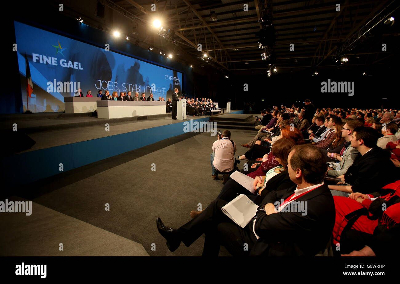 Taoiseach Enda Kenny parla al fine Gael ard fheis al RDS di Dublino. PREMERE ASSOCIAZIONE foto. Data immagine: Venerdì 28 febbraio 2014. Il credito fotografico deve essere: Niall Carson/PA Wire Foto Stock