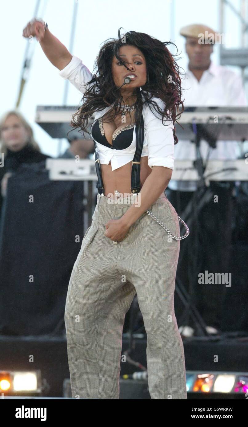Janet Jackson. Il cantante Janet Jackson suona dal vivo il "Good Morning America" al Battery Park di New York, USA. Foto Stock