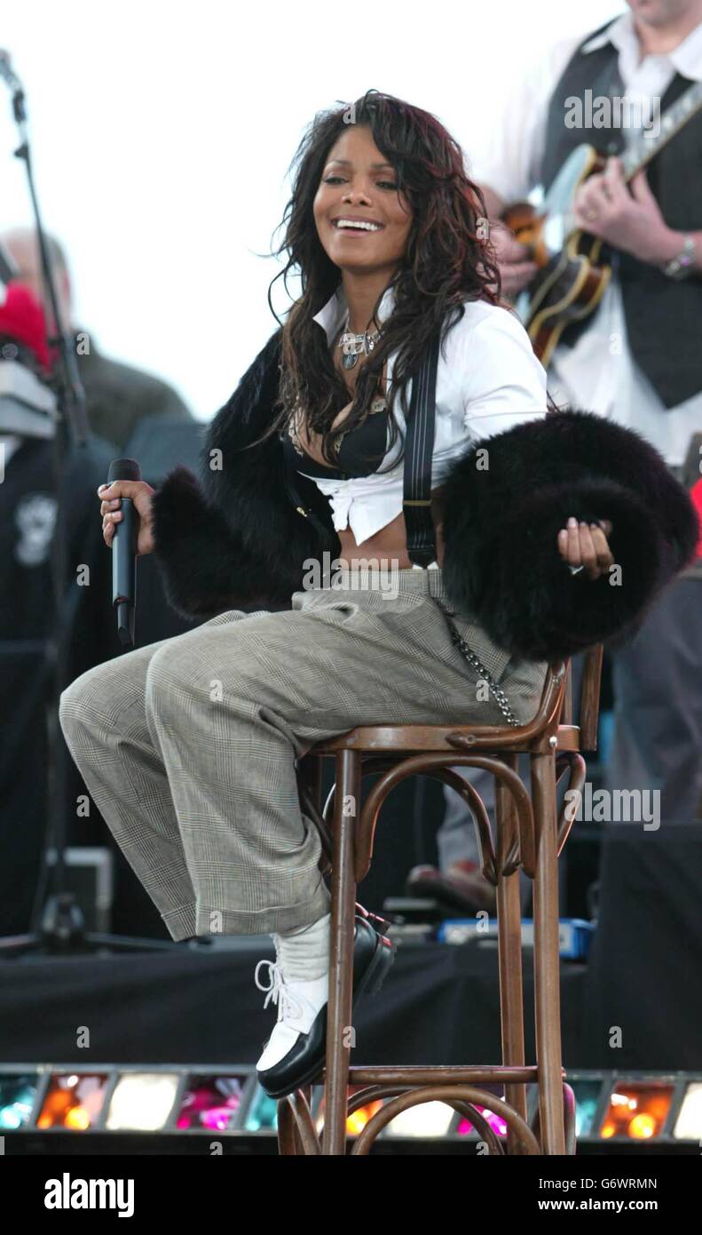 Spettacolo di Janet Jackson. Il cantante Janet Jackson suona dal vivo il "Good Morning America" al Battery Park di New York, USA. Foto Stock